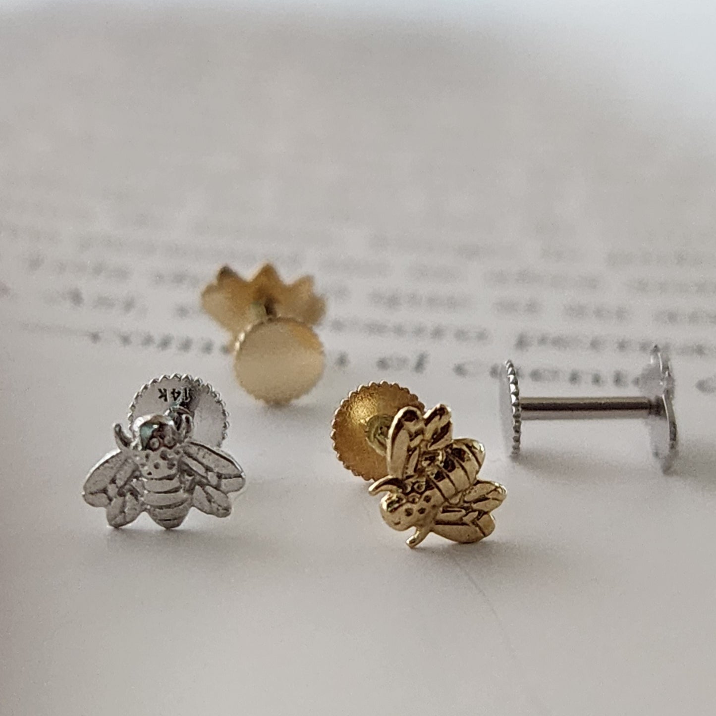 Arete abeja 3D oro