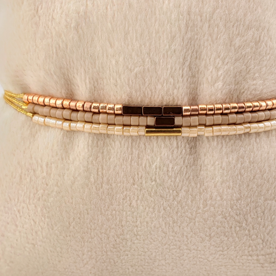 Pulsera triple hilo cristales.