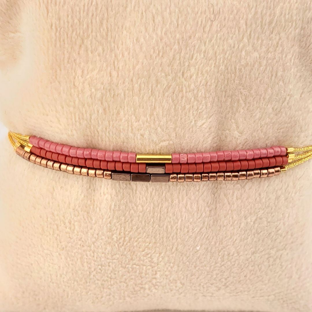 Pulsera triple hilo cristales.