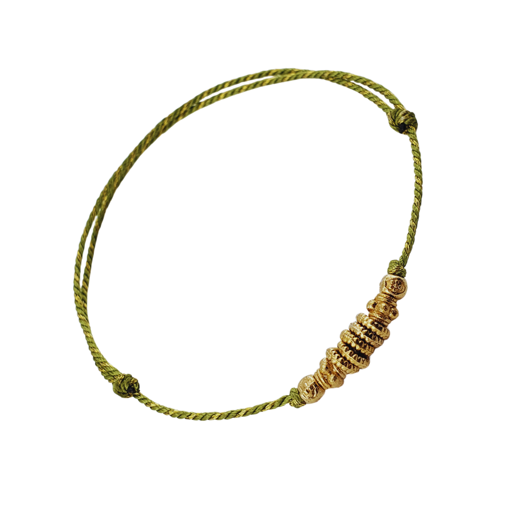 Pulsera hilos con barriles.