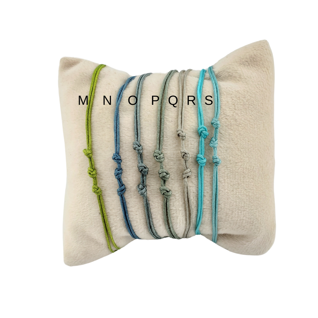 Pulseras hilos y 2 bolitas