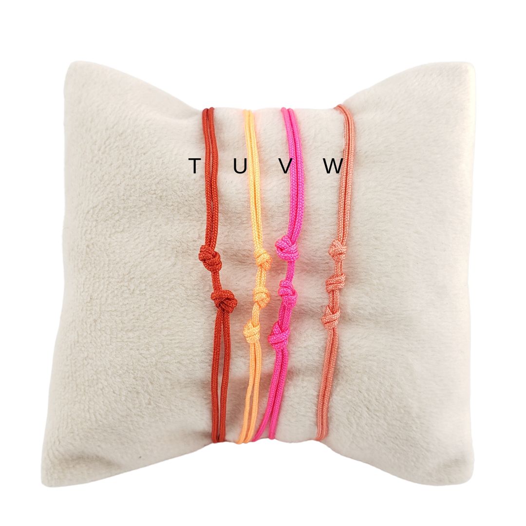 Pulseras hilos y 2 bolitas