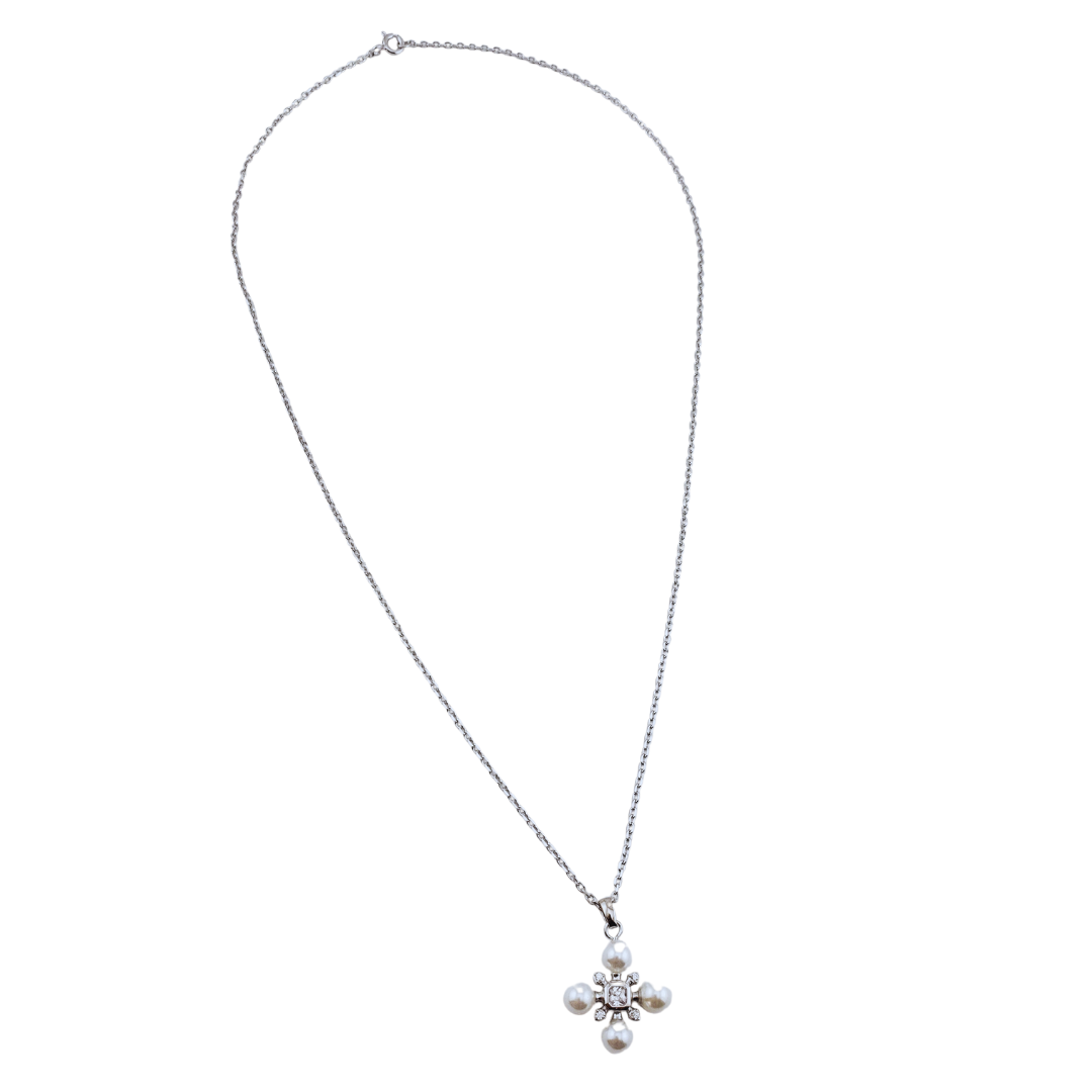 Cadena cruz chunky perla sintetica cuadro