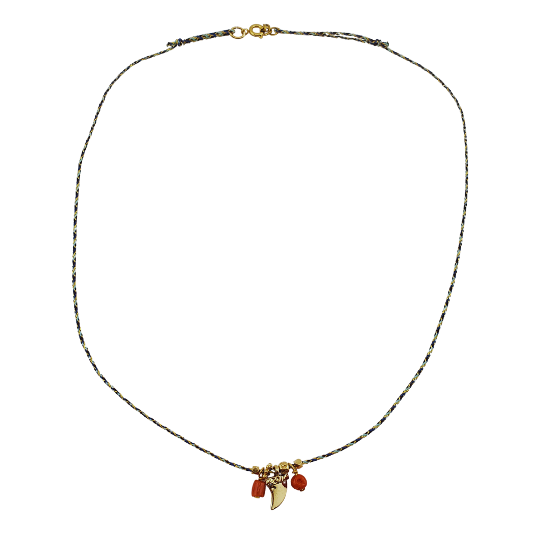 Collar hilo y charms