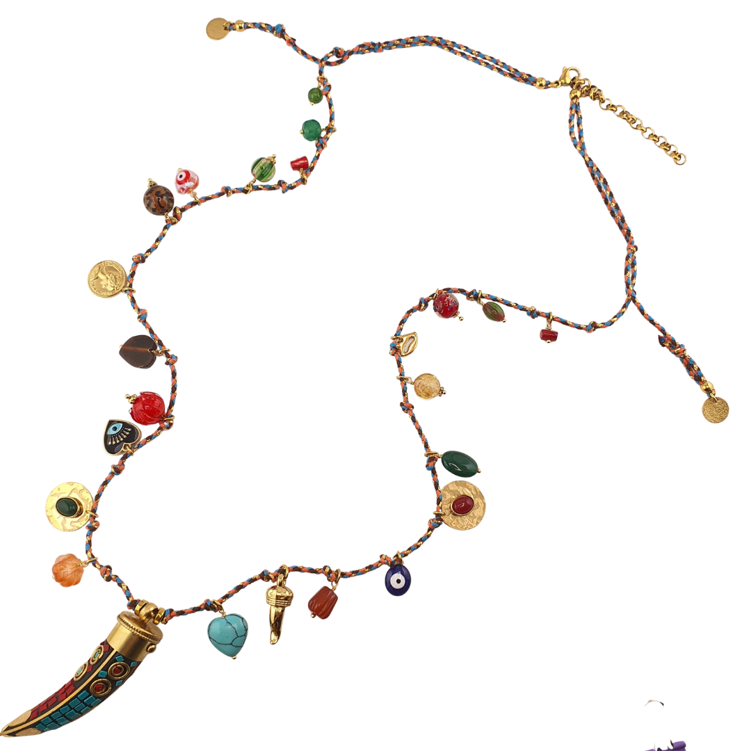 Collar largo cordon multicharms colmillo turquesa y rojo