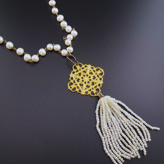 Collar largo perlas barroca y sello flor