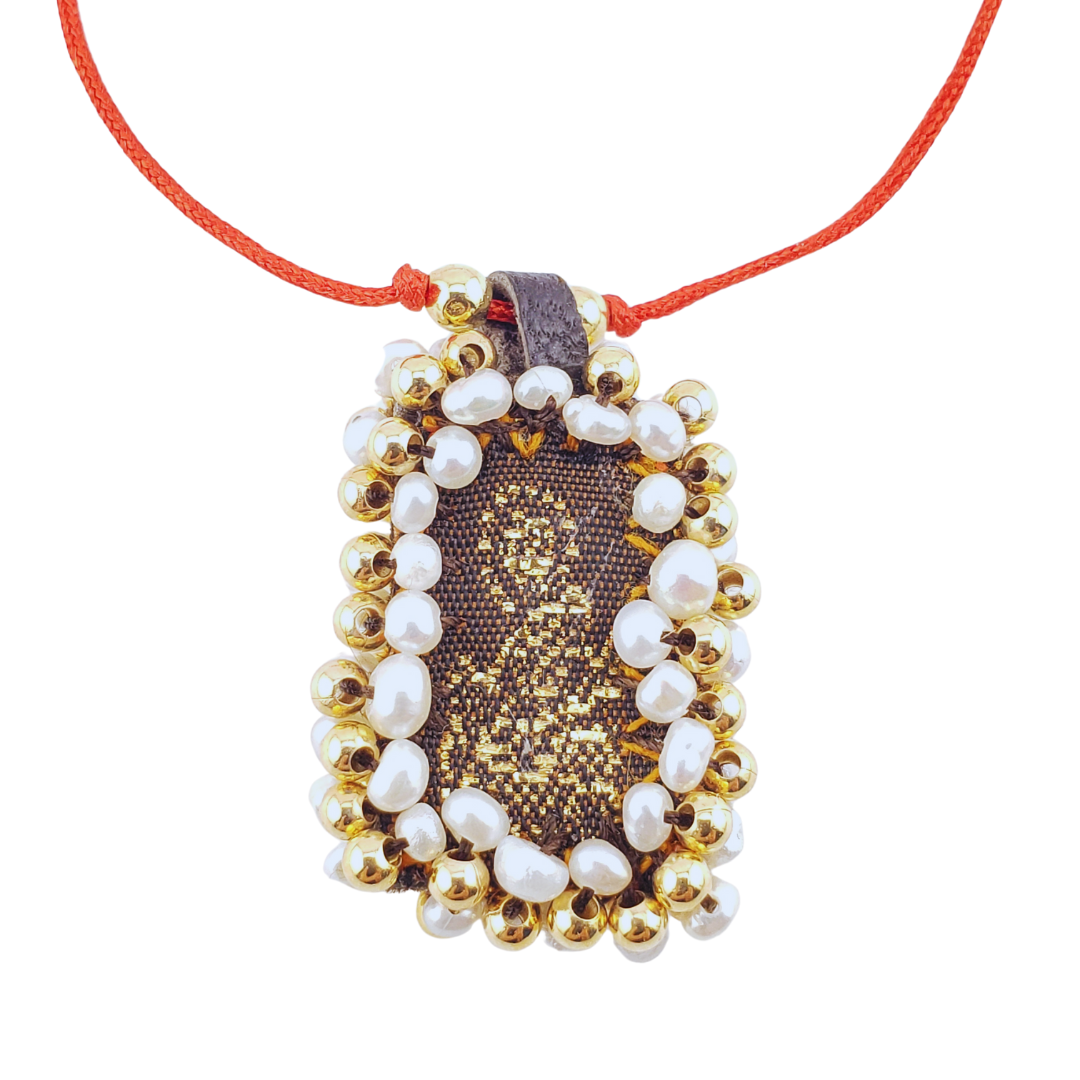 Pulsera escapulario con perlas