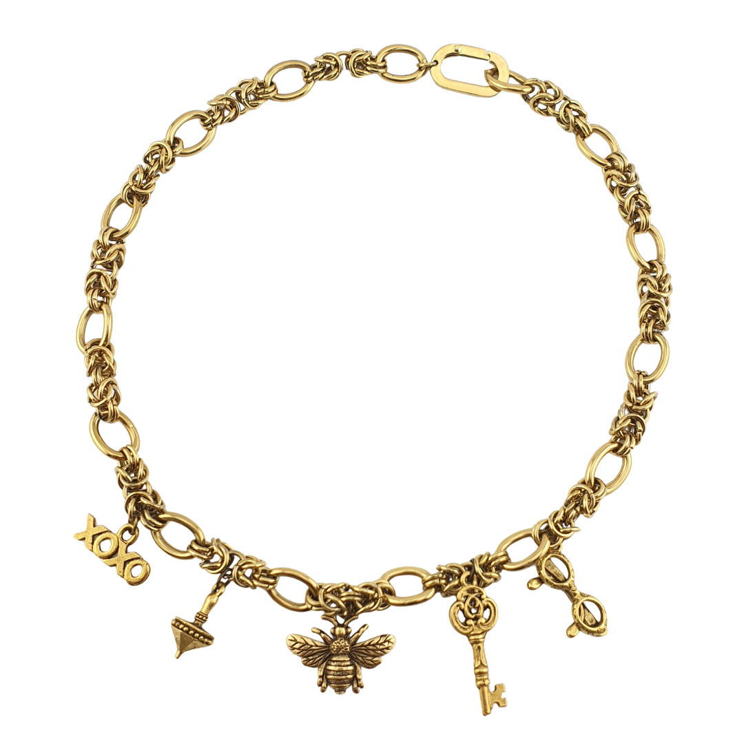Cadena de oval, aros, racimo y 5 charms