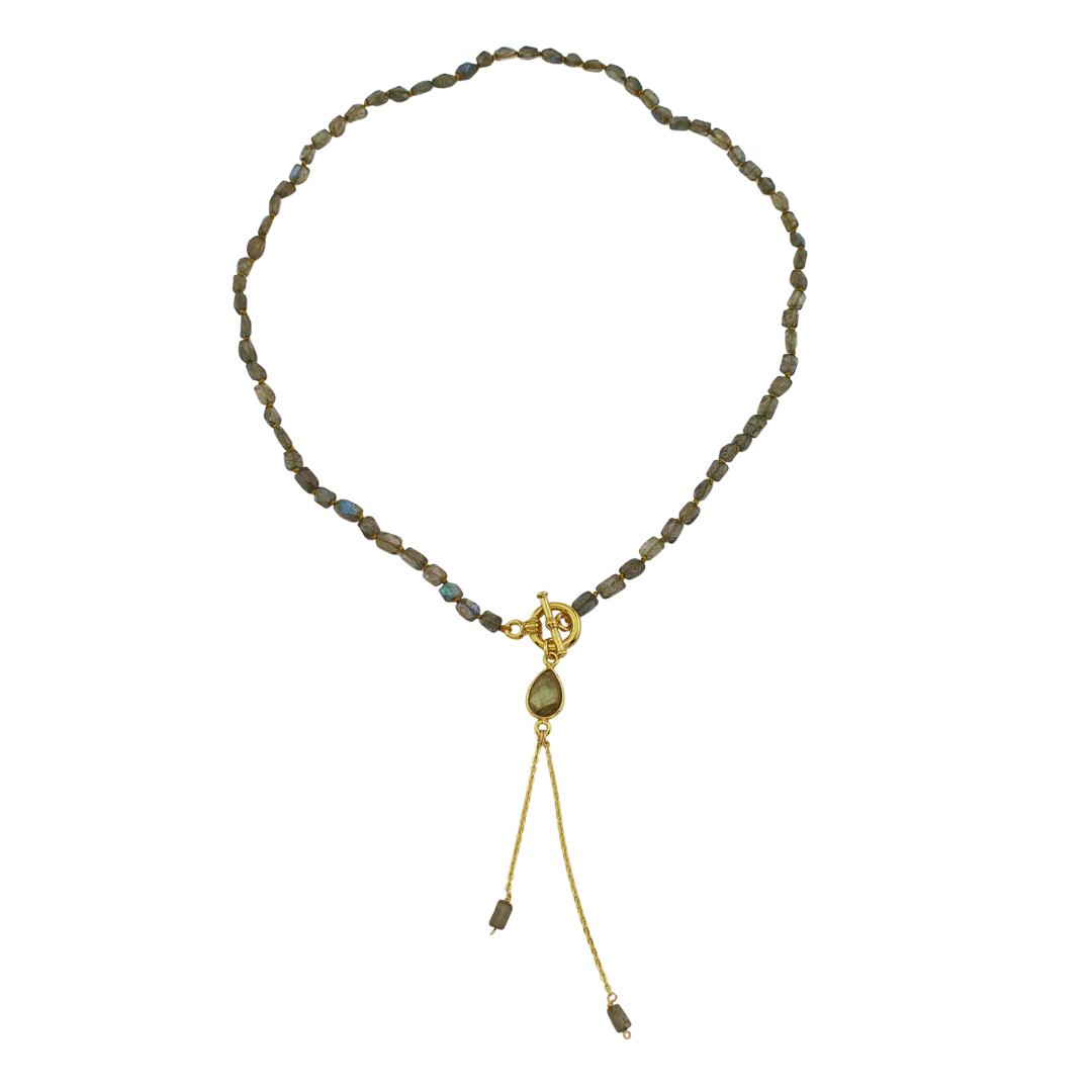 Lariat Labradorita con broche enfrente