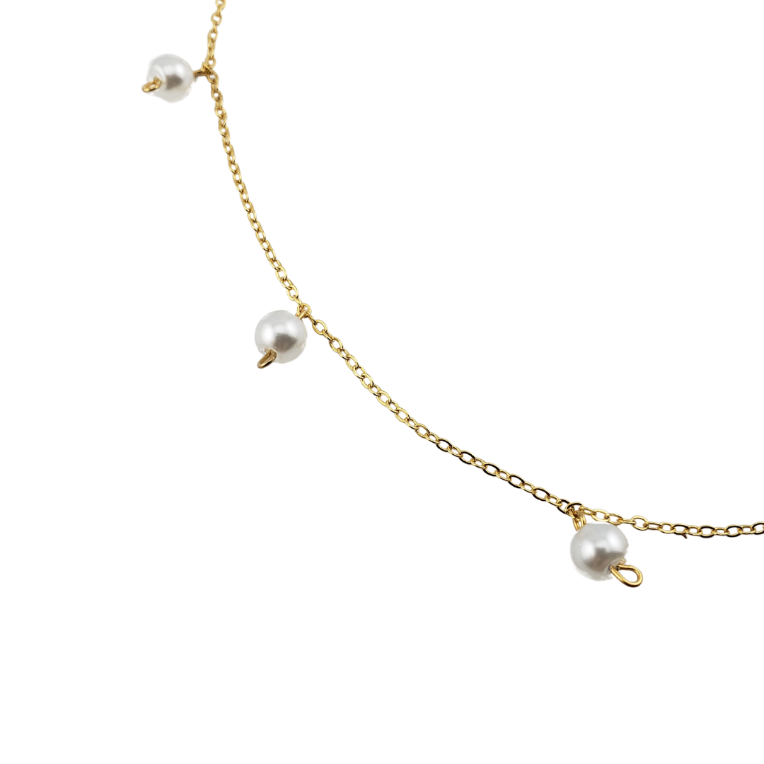 Choker perlitas colgantes.