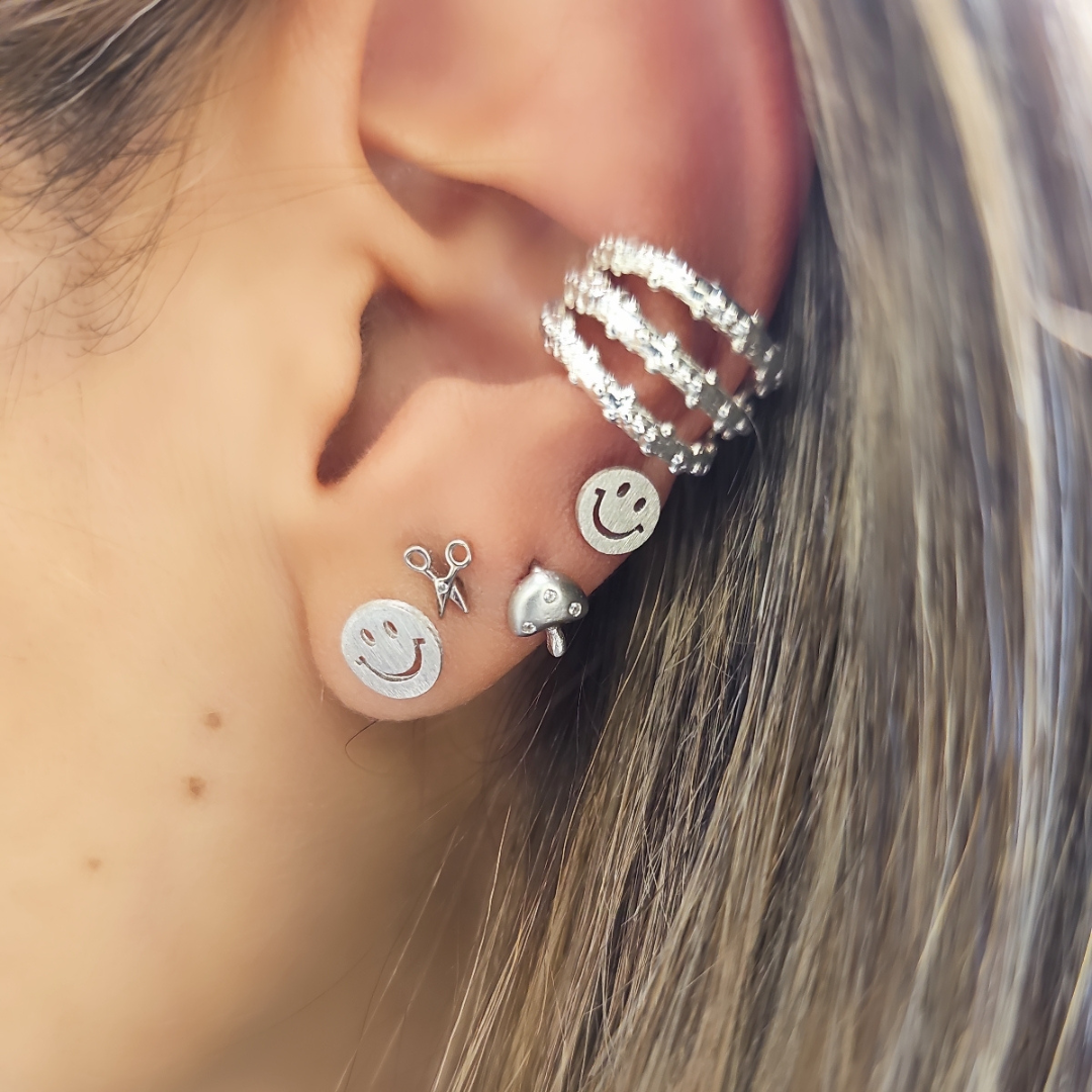 Arete happy face mate