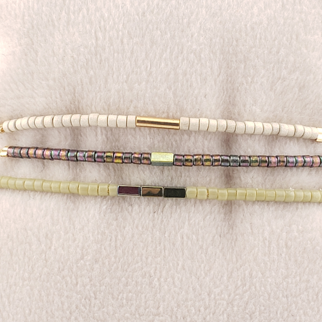 Pulsera triple hilo cristales.