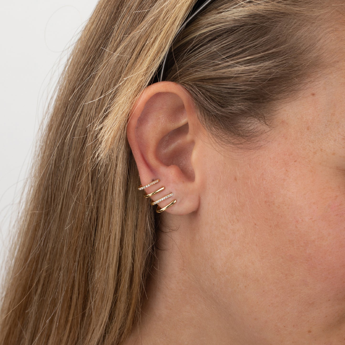 Arete 4 líneas 2 lisas 2 circonias CHICA