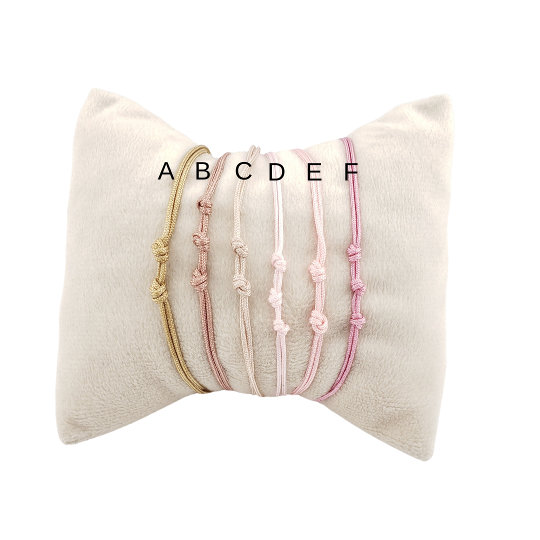 Pulseras hilos y 2 bolitas