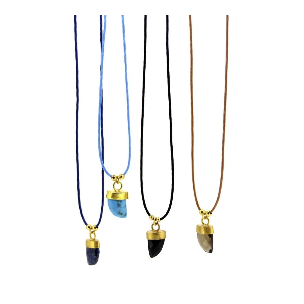 Collar de hilo con colmillo