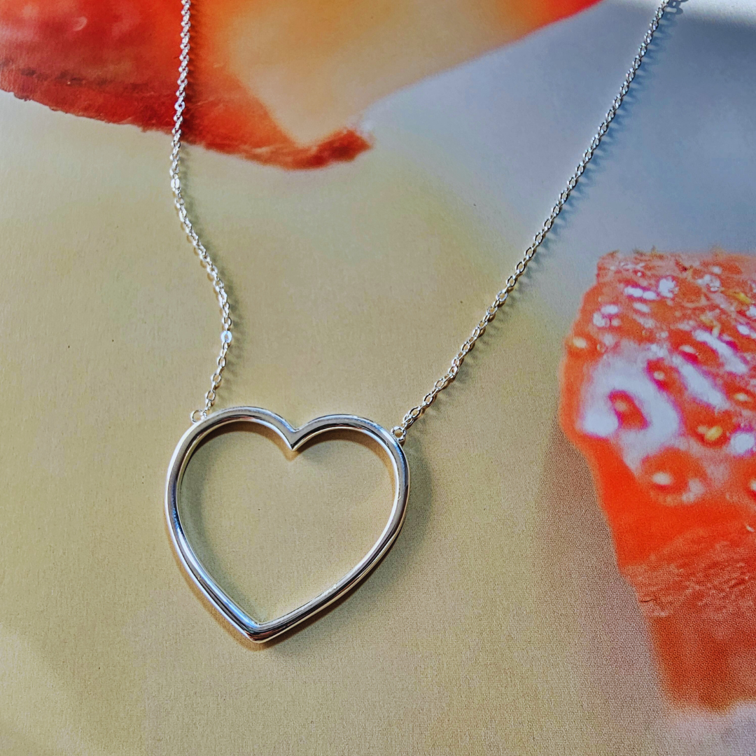 Cadena corazon vacio