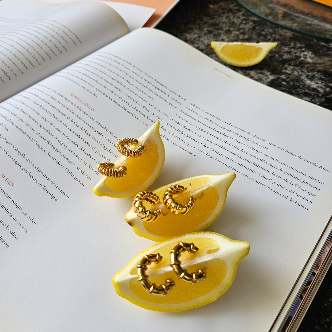 Arracada gusano mediana