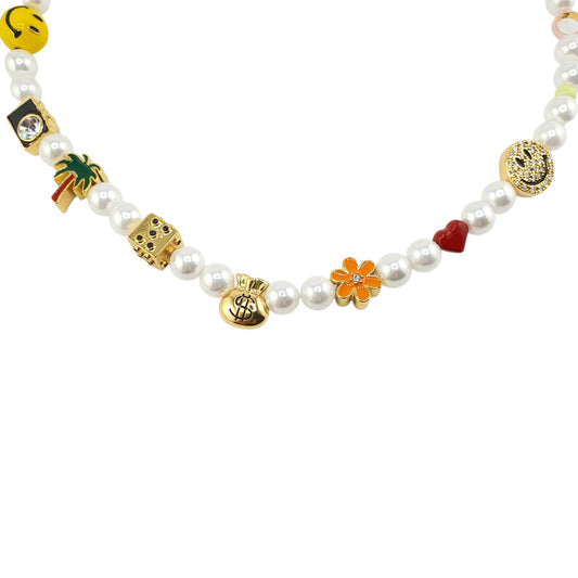 Collar perlas y cool charms