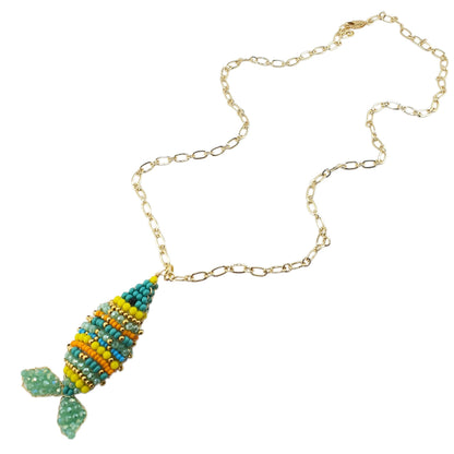 Collar pez bordado