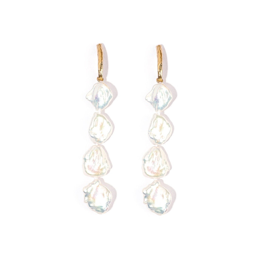 Arete largo 5 perlas keishi