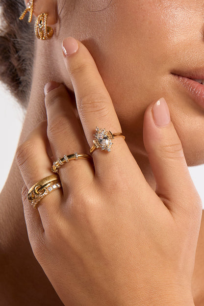 Anillo Oval baguettes alrededor