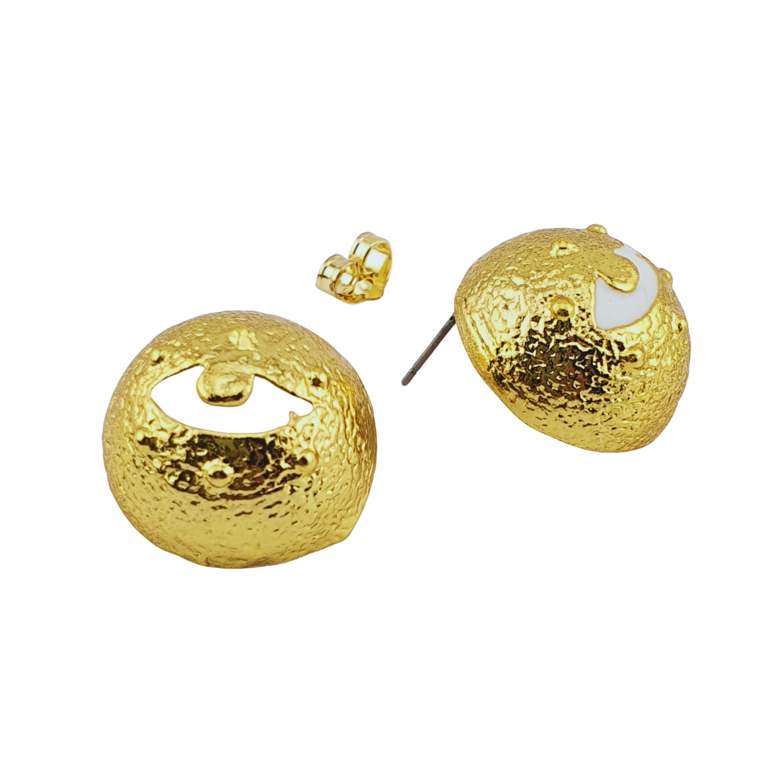 Arete media bola ojos blancos