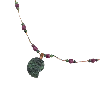 Collar gomita caracol con  hilo metalizado