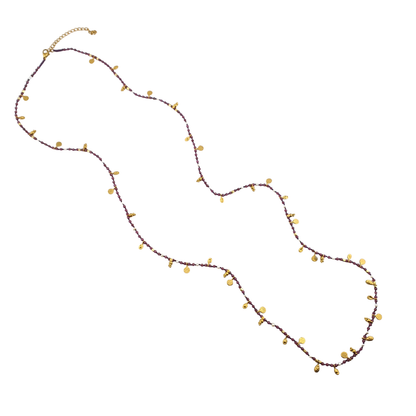 Collar largo de monedas y perlita de cristal.