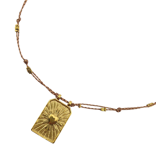 Collar de hilo doble nudos palo de rosa y placa sagrado