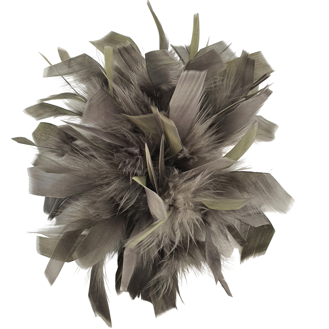 Broche flor plumas cerradas y abierta