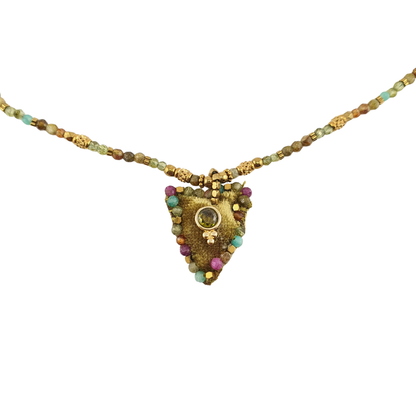 Collar corazon tercipelo peridoto prehita magnesita