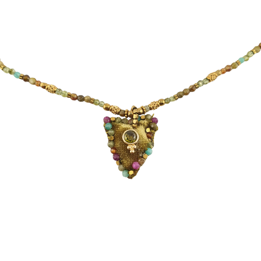 Collar corazon tercipelo peridoto prehita magnesita