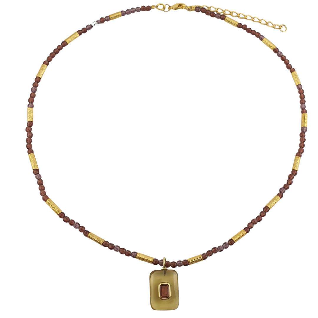 Collar cristal checo entre popotes