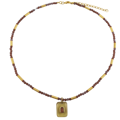 Collar cristal checo entre popotes