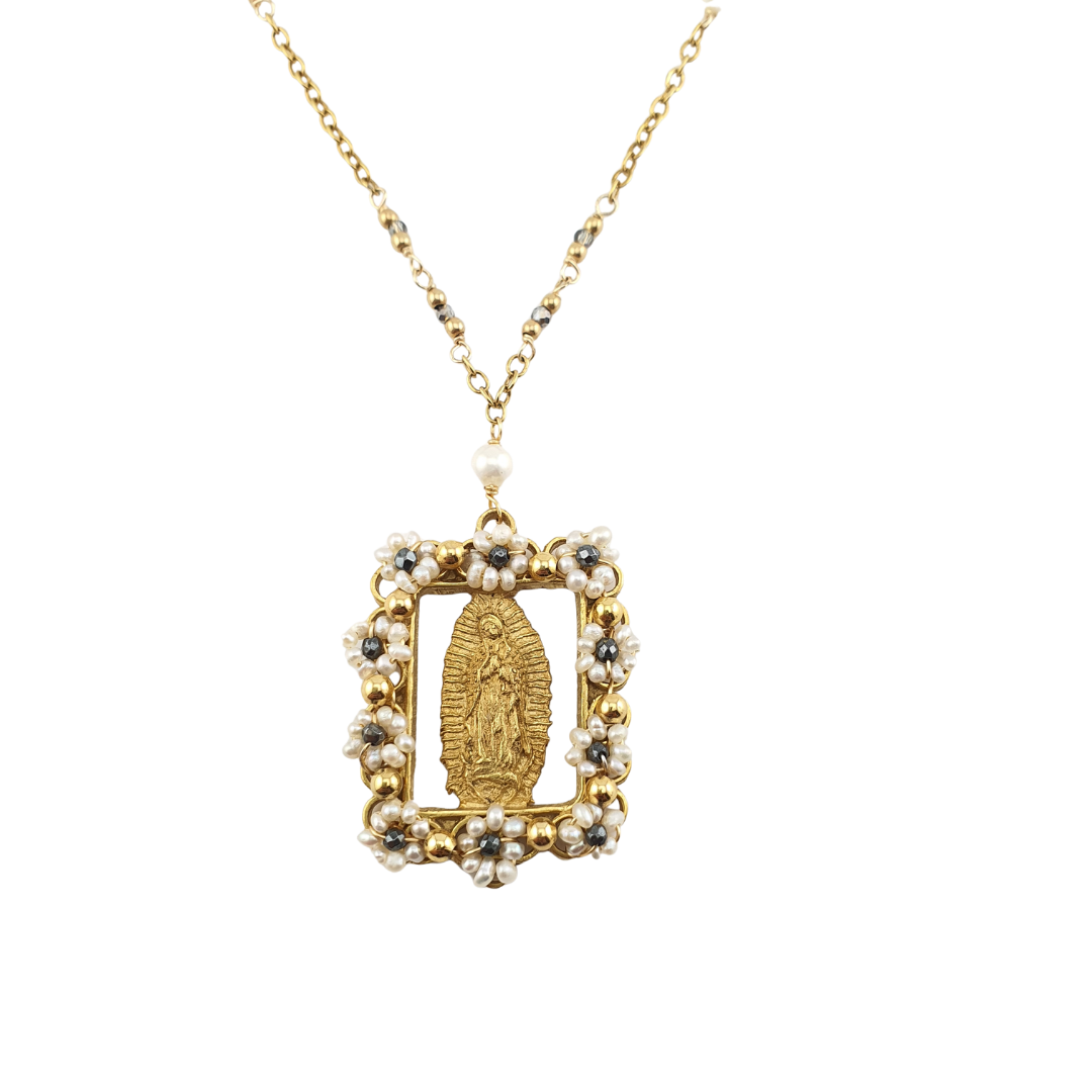 Cadena medalla Guadalupe y bordado