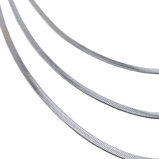 Cadena triple serpiente plana