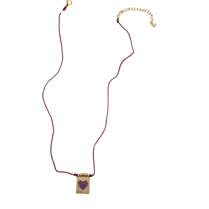 Collar de hilo con placa de corazon y circonias
