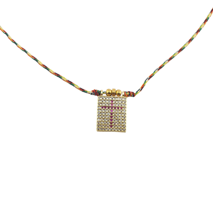 Collar hilo con placa cruz