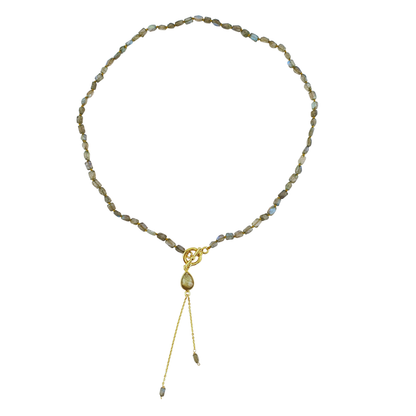 Lariat Labradorita con broche enfrente