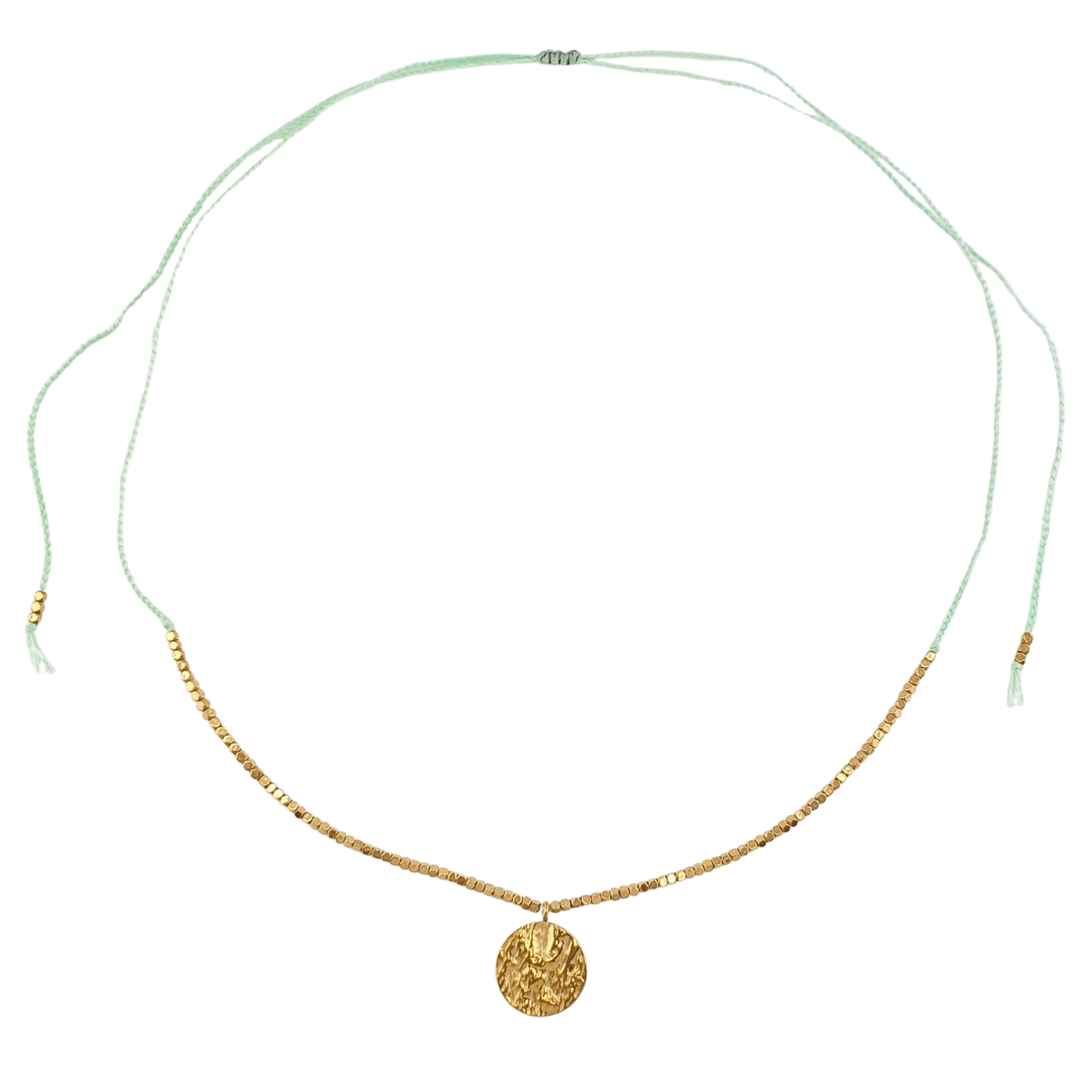 Collar hilo cubos y moneda centro