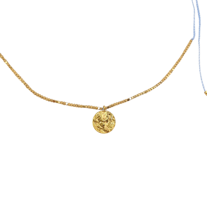 Collar hilo cubos y moneda centro