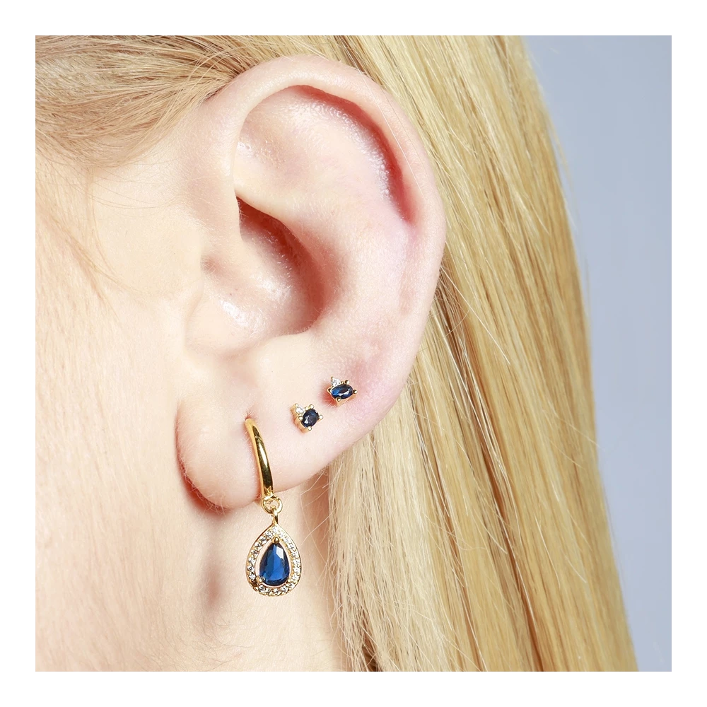 Arete oval y triangulo bolita.